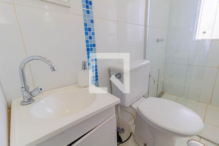 Banheiro de kitnet/studio para alugar com 1 quarto, 17m² em Cln 410, Brasília