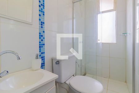 Banheiro de kitnet/studio para alugar com 1 quarto, 17m² em Cln 410, Brasília