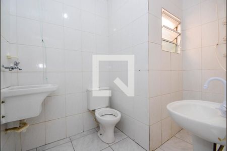 Banheiro de kitnet/studio para alugar com 1 quarto, 35m² em Jardim Santa Mena, Guarulhos