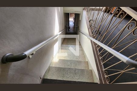 Apartamento à venda com 212m², 2 quartos e sem vaga Apartamento à venda com 212m², 2 quartos e sem vagaEscada