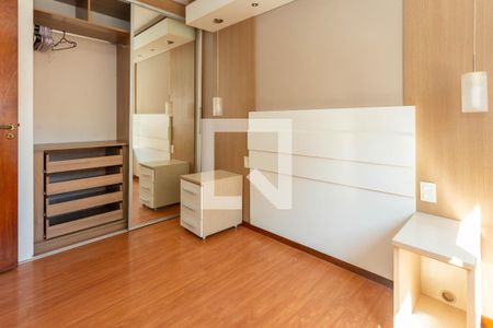 Quarto 1 de apartamento para alugar com 2 quartos, 75m² em Passo da Areia, Porto Alegre