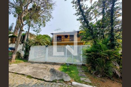 Casa à venda com 5 quartos, 300m² em Pendotiba, Niterói