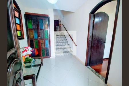 Casa à venda com 5 quartos, 300m² em Pendotiba, Niterói