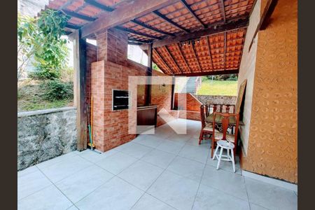 Casa à venda com 5 quartos, 300m² em Pendotiba, Niterói