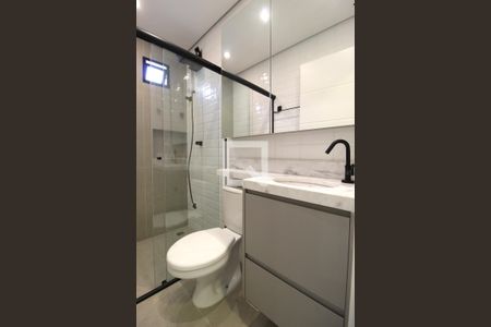 Banheiro de kitnet/studio para alugar com 1 quarto, 24m² em Indianópolis, São Paulo