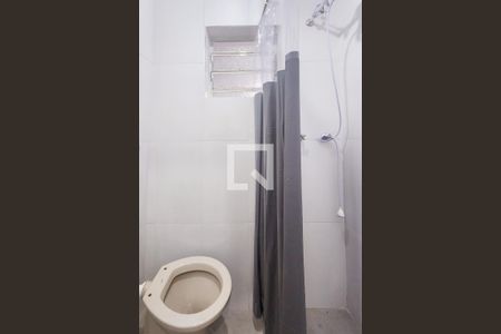 Banheiro  de kitnet/studio para alugar com 1 quarto, 15m² em Centro, Jacareí