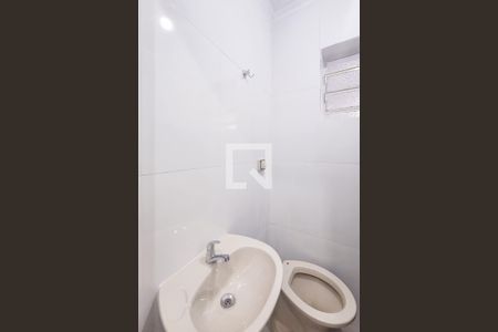 Banheiro de kitnet/studio para alugar com 1 quarto, 15m² em Centro, Jacareí