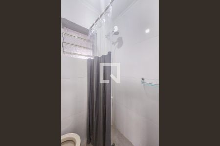 Banheiro  de kitnet/studio para alugar com 1 quarto, 15m² em Centro, Jacareí