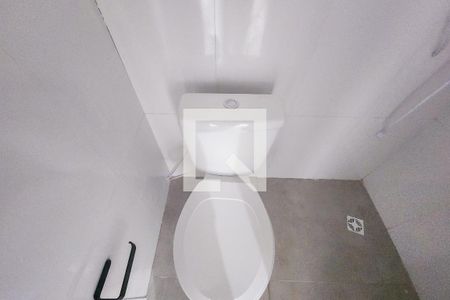 Banheiro  de kitnet/studio para alugar com 1 quarto, 14m² em Centro, Jacareí