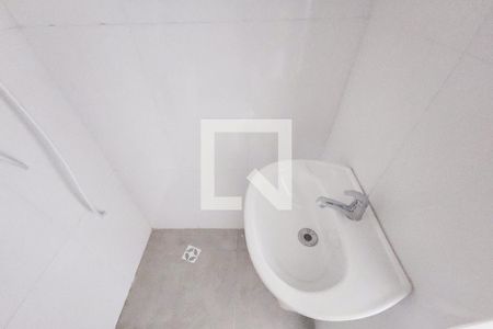 Banheiro  de kitnet/studio para alugar com 1 quarto, 14m² em Centro, Jacareí