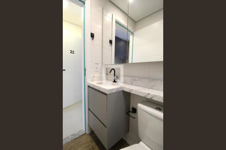 Banheiro de kitnet/studio para alugar com 1 quarto, 27m² em Indianópolis, São Paulo