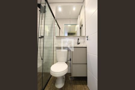 Banheiro de kitnet/studio para alugar com 1 quarto, 26m² em Indianópolis, São Paulo