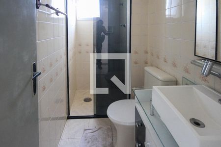 Banheiro de apartamento para alugar com 2 quartos, 52m² em Vila Antonieta, São Paulo