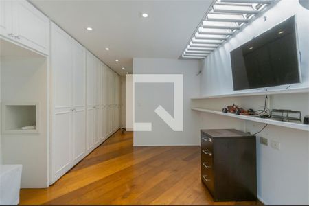 Casa à venda com 5 quartos, 555m² em Alto de Pinheiros, São Paulo