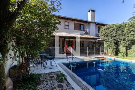 Casa à venda com 4 quartos, 390m² em Chácara Monte Alegre, São Paulo