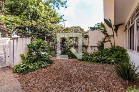 Casa à venda com 4 quartos, 300m² em Parque Colonial, São Paulo