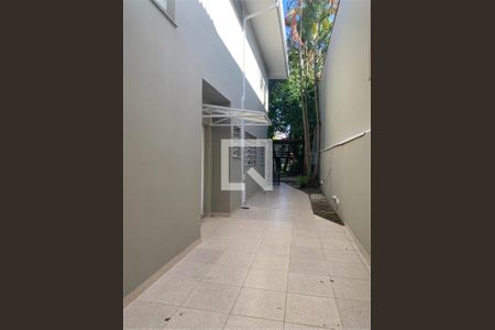 Casa à venda com 4 quartos, 300m² em Parque Colonial, São Paulo