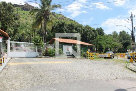 Casa à venda com 4 quartos, 240m² em Vila Kosmos, Rio de Janeiro