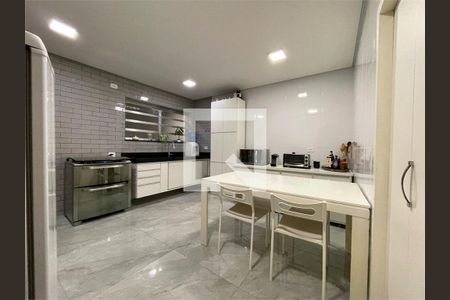 Casa à venda com 5 quartos, 270m² em Jardim Petropolis, São Paulo