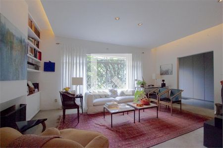 Casa à venda com 3 quartos, 290m² em Campo Belo, São Paulo