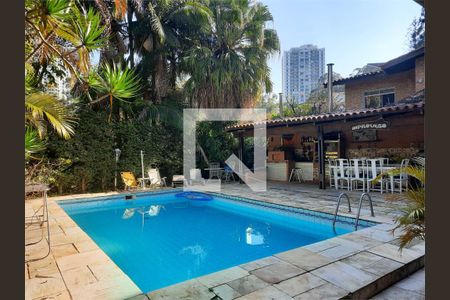 Casa à venda com 5 quartos, 600m² em Jardim Marajoara, São Paulo