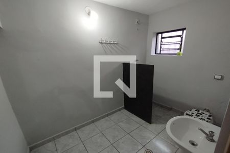 Banheiro de kitnet/studio para alugar com 1 quarto, 25m² em Antonio Marincek, Ribeirão Preto