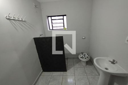 Banheiro de kitnet/studio para alugar com 1 quarto, 25m² em Antonio Marincek, Ribeirão Preto