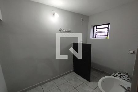 Banheiro de kitnet/studio para alugar com 1 quarto, 25m² em Antonio Marincek, Ribeirão Preto