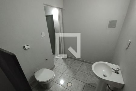 Banheiro de kitnet/studio para alugar com 1 quarto, 25m² em Antonio Marincek, Ribeirão Preto