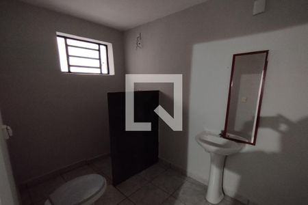 Banheiro Social de kitnet/studio para alugar com 1 quarto, 25m² em Antonio Marincek, Ribeirão Preto