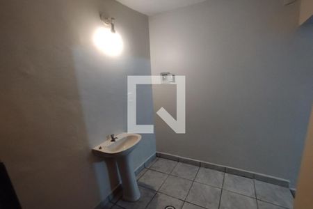 Banheiro de kitnet/studio para alugar com 1 quarto, 25m² em Subsetor Norte - 7 (n-7), Ribeirão Preto