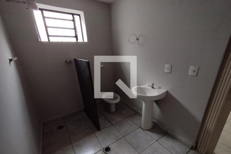 Banheiro de kitnet/studio para alugar com 1 quarto, 25m² em Antonio Marincek, Ribeirão Preto