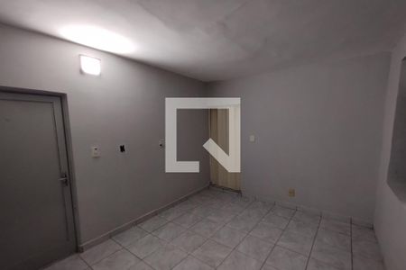 Sala - Dormitório de kitnet/studio para alugar com 1 quarto, 25m² em Antonio Marincek, Ribeirão Preto