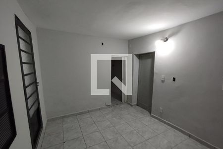 Sala - Dormitório de kitnet/studio para alugar com 1 quarto, 25m² em Antonio Marincek, Ribeirão Preto