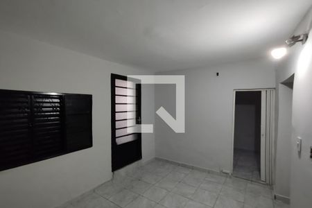 Sala - Dormitório de kitnet/studio para alugar com 1 quarto, 25m² em Antonio Marincek, Ribeirão Preto