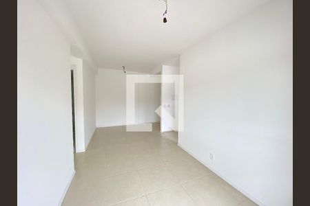 Sala de apartamento para alugar com 3 quartos, 64m² em Del Castilho, Rio de Janeiro