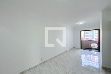 Sala de apartamento à venda com 3 quartos, 74m² em Vila Bertioga, São Paulo