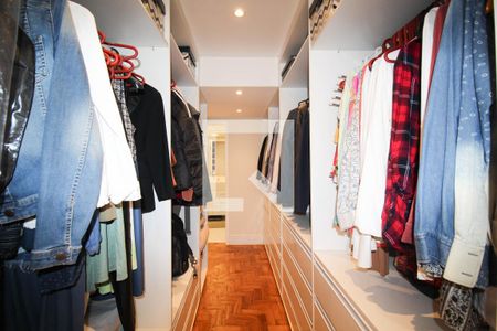 Closet da suíte de apartamento à venda com 2 quartos, 134m² em Itaim Bibi, São Paulo