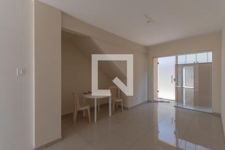 Sala de casa de condomínio à venda com 3 quartos, 61m² em Candelária, Belo Horizonte