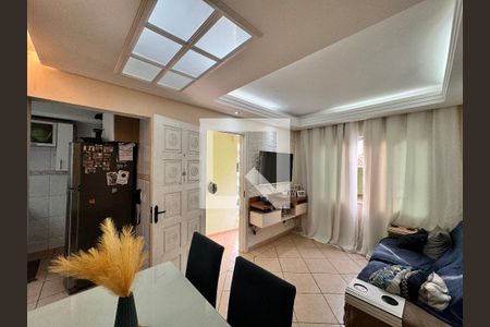 Sala de casa de condomínio à venda com 2 quartos, 70m² em Jardim Araguaia, Santo André