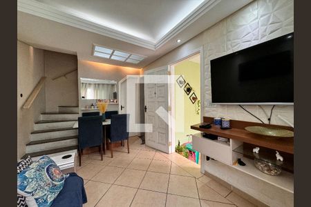 Sala de casa de condomínio para alugar com 2 quartos, 70m² em Jardim Araguaia, Santo André