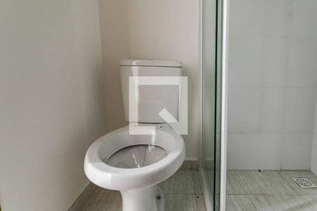 Banheiro  de kitnet/studio para alugar com 1 quarto, 25m² em Jardim Universo, Mogi das Cruzes