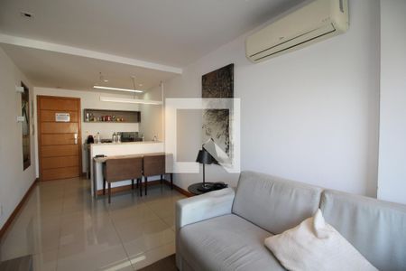 Sala de kitnet/studio para alugar com 1 quarto, 40m² em Barra da Tijuca, Rio de Janeiro