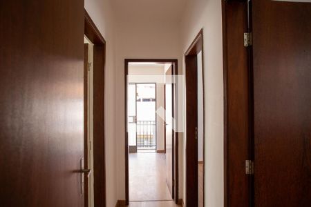 Corredor de apartamento à venda com 3 quartos, 102m² em Santo Antônio, Belo Horizonte