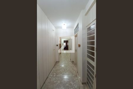 Corredor  de apartamento à venda com 3 quartos, 160m² em Centro, Campinas