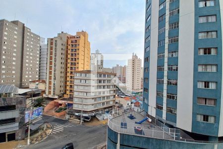 Vista da sala  de apartamento à venda com 3 quartos, 160m² em Centro, Campinas