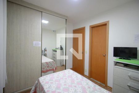 Suite de apartamento à venda com 2 quartos, 65m² em Sagrada Família, Belo Horizonte