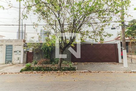 Casa à venda com 477m², 5 quartos e 6 vagas Casa à venda com 477m², 5 quartos e 6 vagasFachada