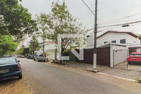 Casa à venda com 477m², 5 quartos e 6 vagas Casa à venda com 477m², 5 quartos e 6 vagasFachada