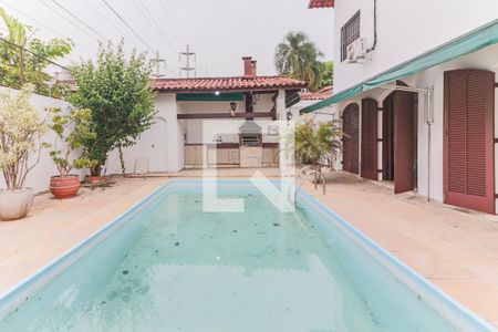 Casa à venda com 477m², 5 quartos e 6 vagas Casa à venda com 477m², 5 quartos e 6 vagasPiscina - Churrasqueira